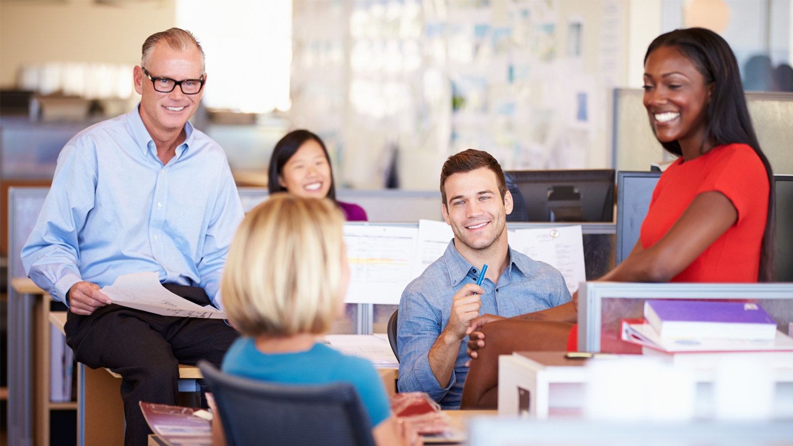 Группа людей. Конкуренты компании sony. Revenue. Apple employees number. Американский предприниматель.