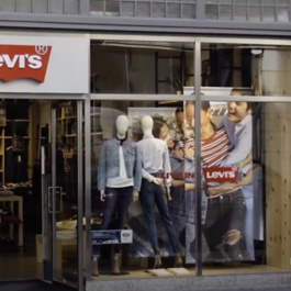 Levis vitrine.