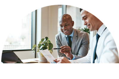 两个人审查财务报告