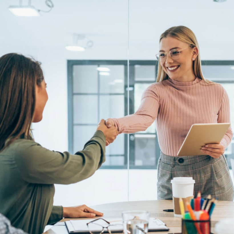 due colleghi che lavorano insieme