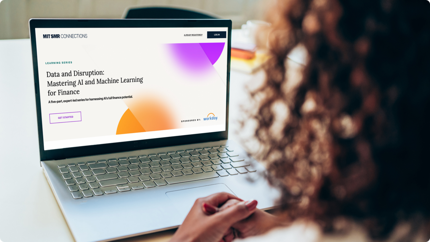 Laptop-Bildschirm mit Einschreibungsseite fr Trainingskurs