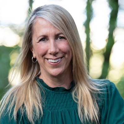 Headshot of Carrie Varoquiers