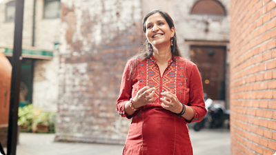 Une employée racontant son parcours.